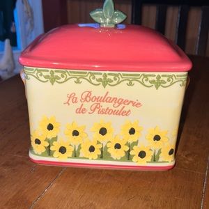 Pfaltzgraff Pistoulet Kitchen keeper with lid. RARE DISCONTINUED